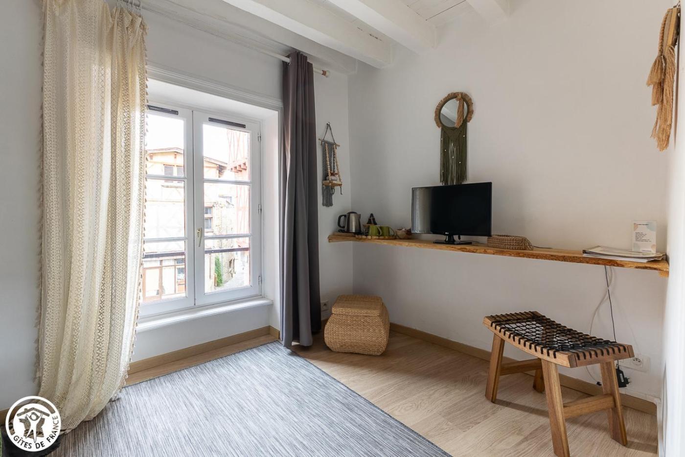 Le Logis D'Hestia Daire Billom Dış mekan fotoğraf