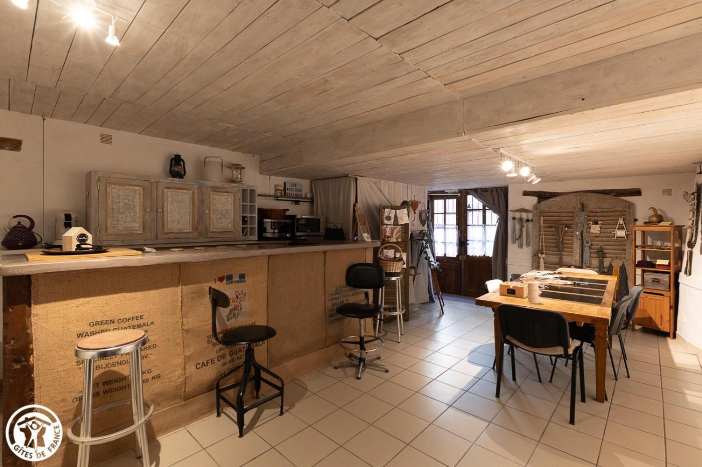 Le Logis D'Hestia Daire Billom Dış mekan fotoğraf