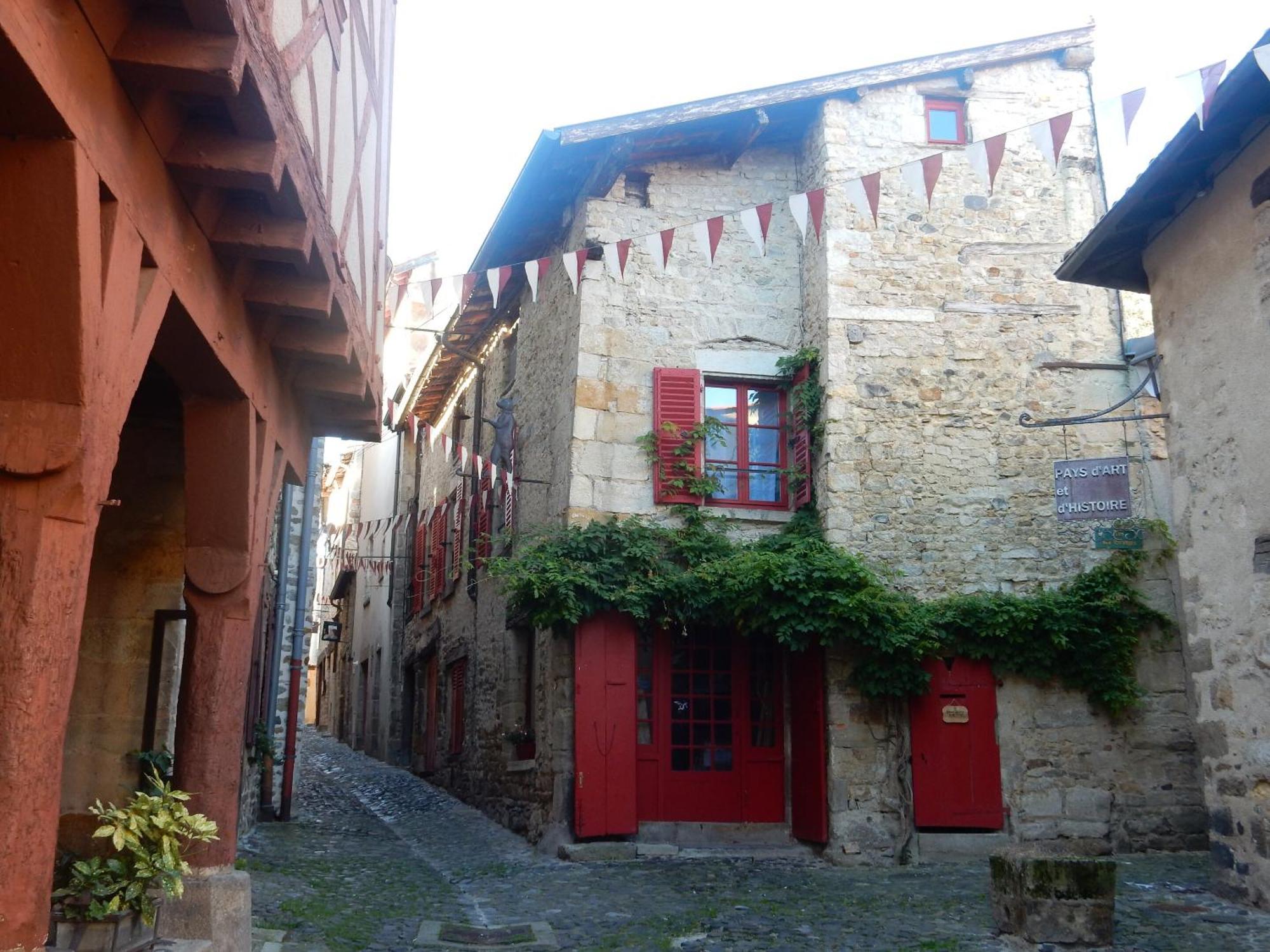 Le Logis D'Hestia Daire Billom Dış mekan fotoğraf